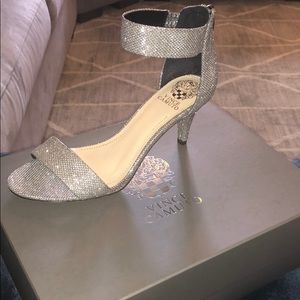 Vince Camuto size 9.5 small heel